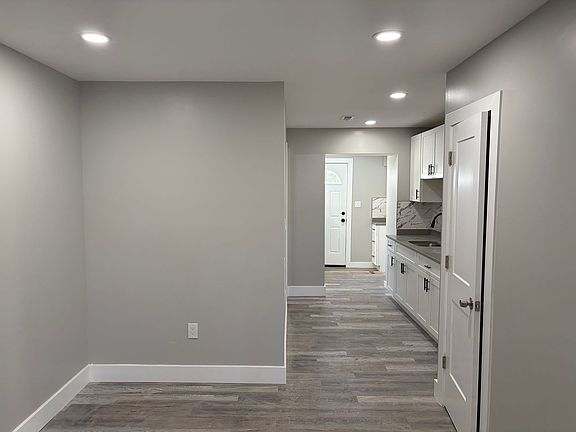 5th image of 503 W Vine St