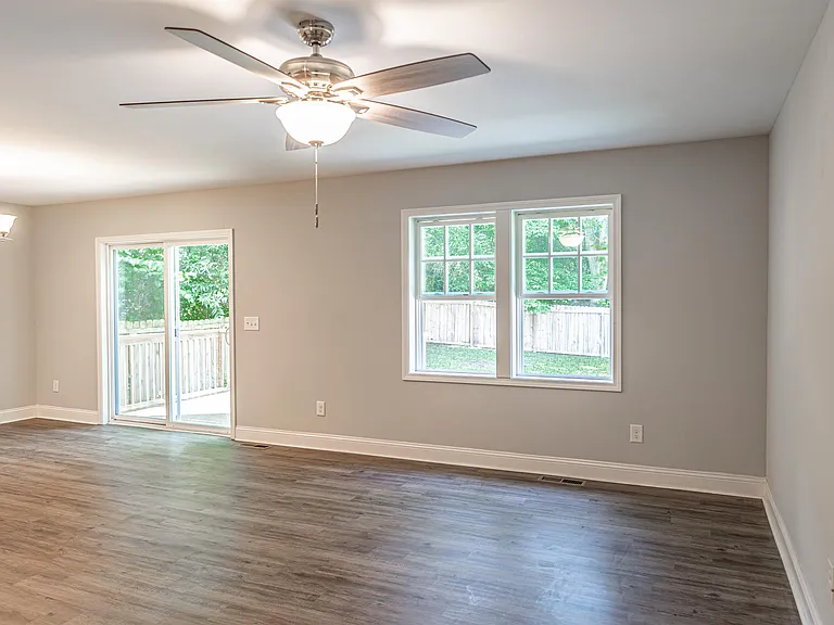 1040 W Indiana Ave — Photo 6