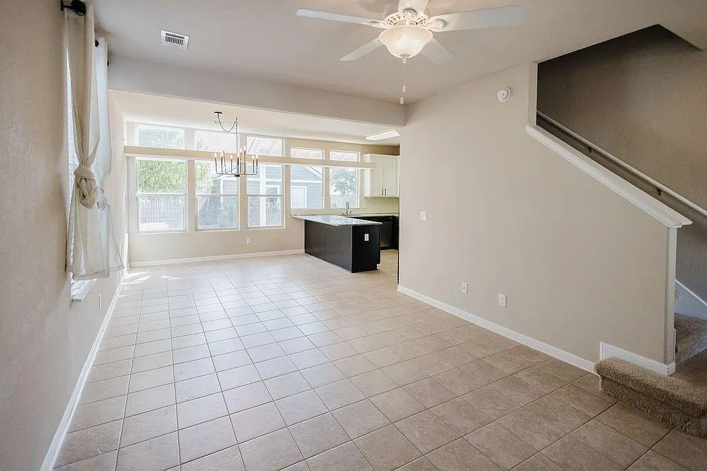 4 bed, 3.0 bath, 1920 sqft, $2,195 — Photo 3