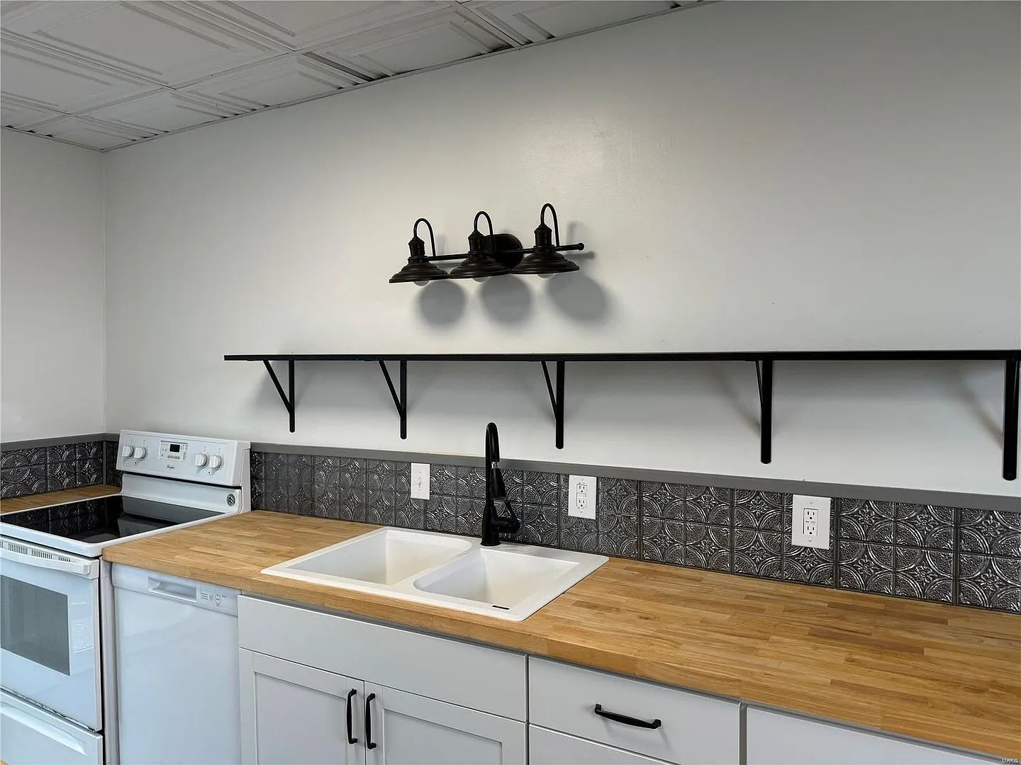 Aug Special $1300 Rent And Half Deposit If Lease Signed In August 3+ Bed 2 Bath — Photo 4