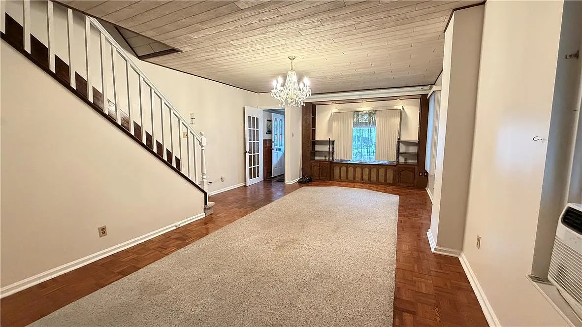 5 bed, 1.5 bath, 1880 sqft, $1,995 — Photo 4