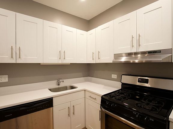 4th image of 629 W Cornelia Ave #N2
