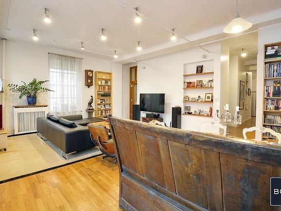 3rd image of 652 Broadway APT 7R