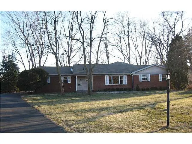 1503 Oakwood Trl photo 1