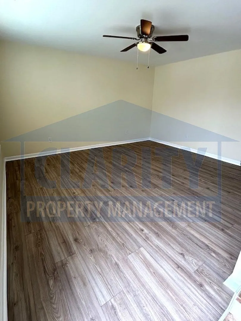 161 - 167 Lone Tree Dr. NE — Photo 4