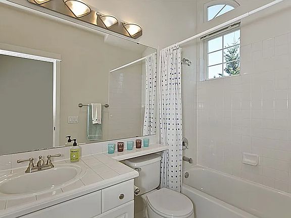 4th image of 2020 132nd Ave SE APT 208