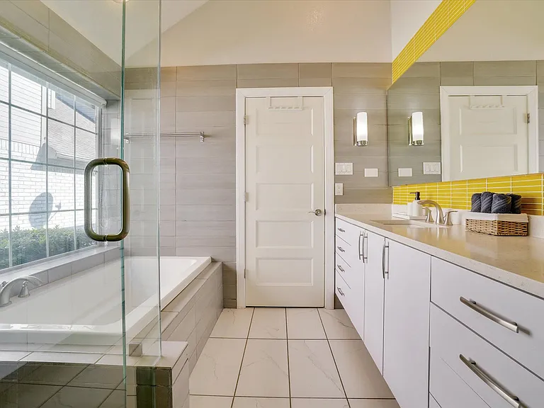 4219 Bendwood Ln — Photo 22