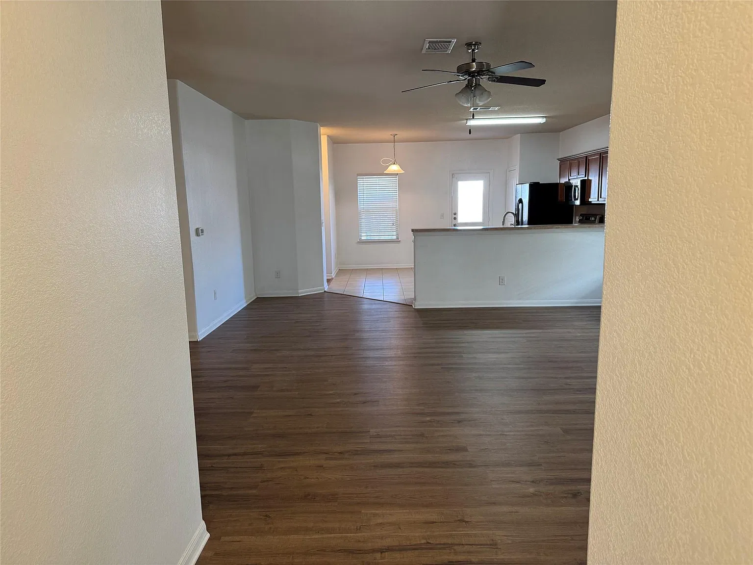 4 bed, 2.0 bath, 1597 sqft, $2,200 — Photo 2