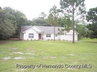 8323 Warbler Rd, Weeki Wachee, FL 34613
