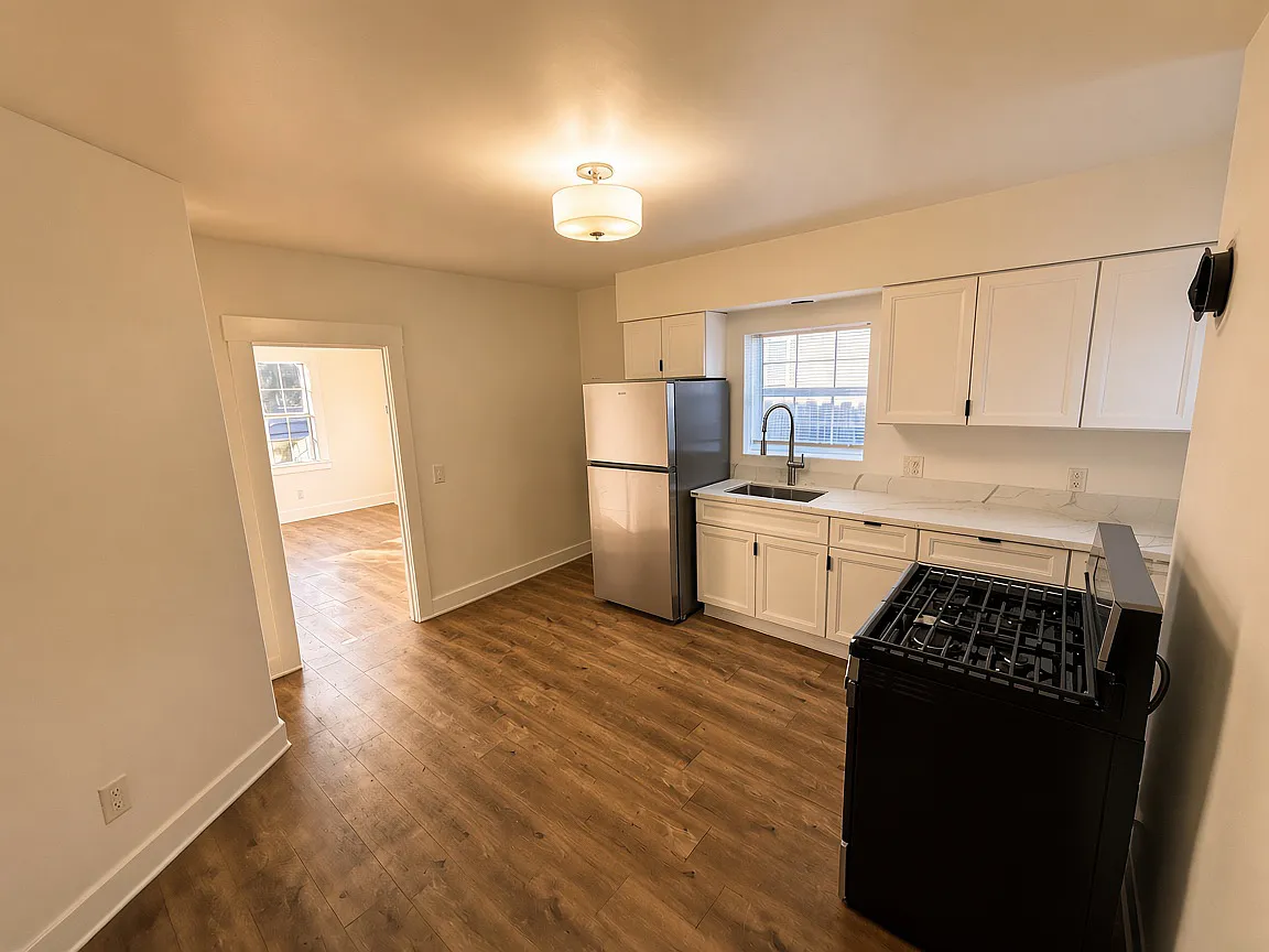 Studio, $1,800 — Photo 3