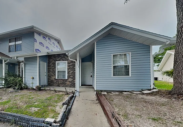 111 Hidden Arbor Ct — Photo 1