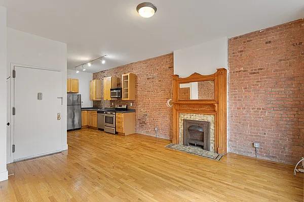 Rented by R New York | media 10