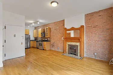 Rented by R New York