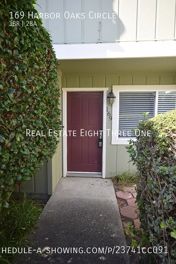 Great Central Live Oak Townhouse 3 bed/1.5 bath — Photo 1