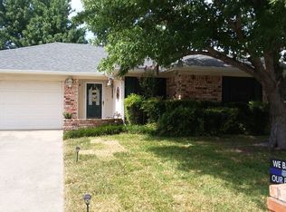 6645 Inwood Dr, Watauga, TX 76148