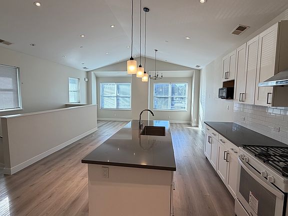3rd image of 456 Railroad Ave #A