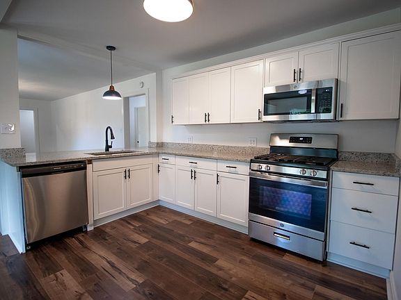 4th image of 407 Dodson St