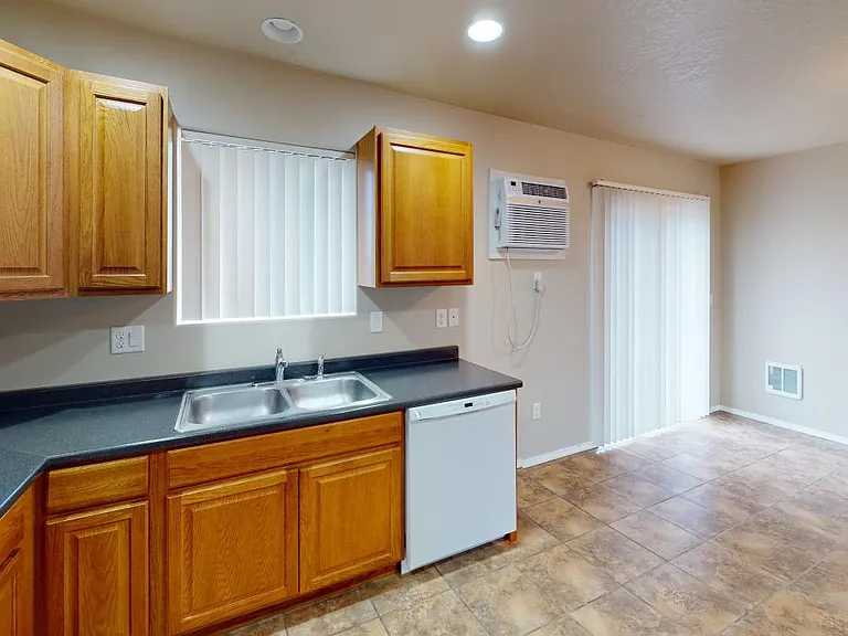 663 NW 3rd St #C — Photo 8