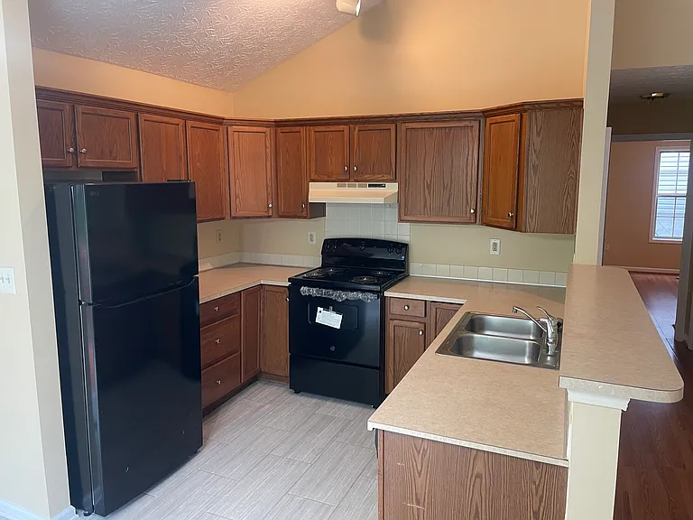 608 Rhodora Rdg — Photo 5
