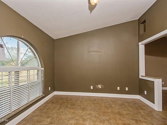4th image of 5874 NE 61st Ct