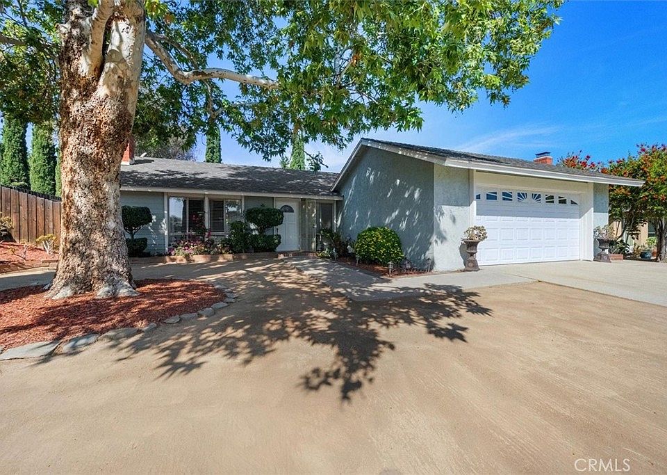 1st image of 2078 Woodlawn Dr