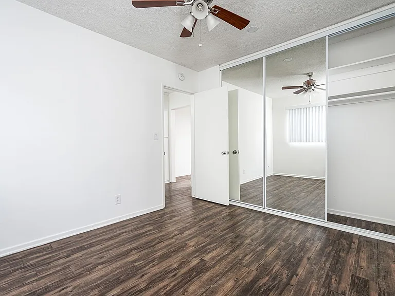 322 W Burchett St — Photo 22