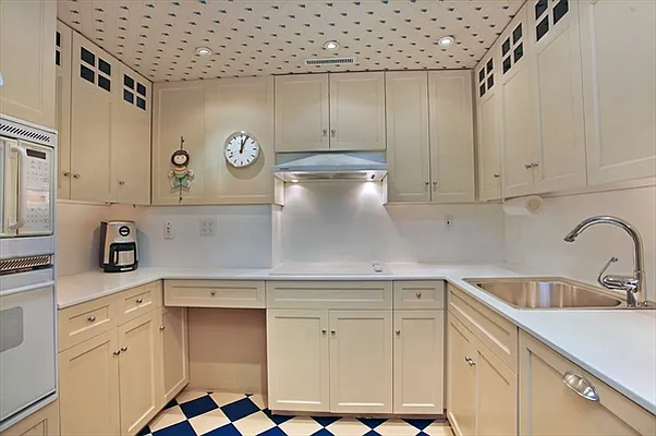 Sold by Citi Habitats | media 9