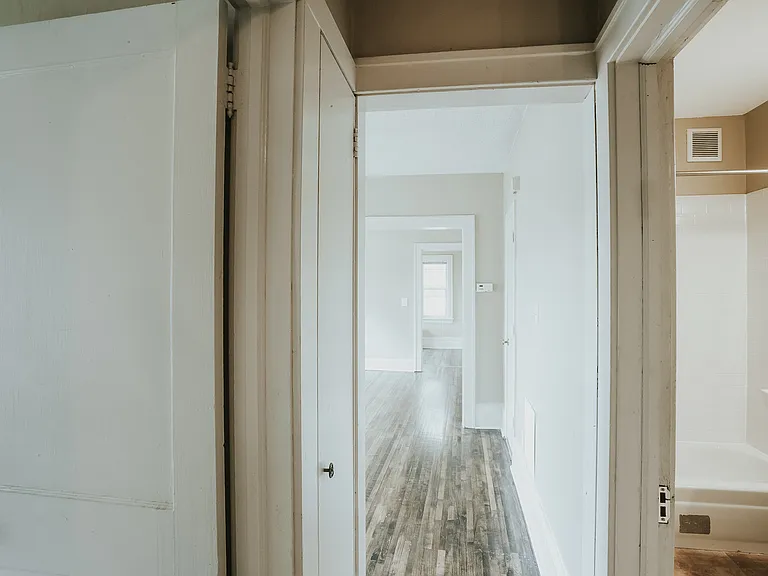 404 SE 8th Street — Photo 7