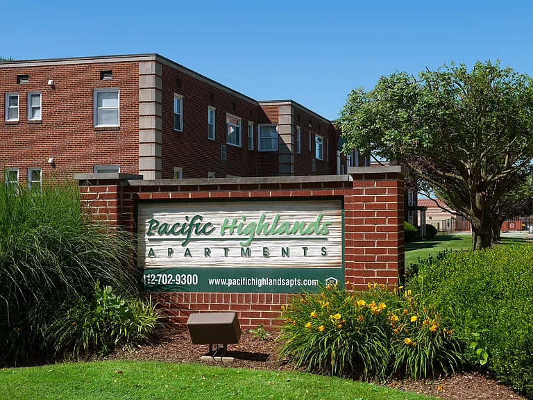 Pacific Highlands Apartments — Photo 5