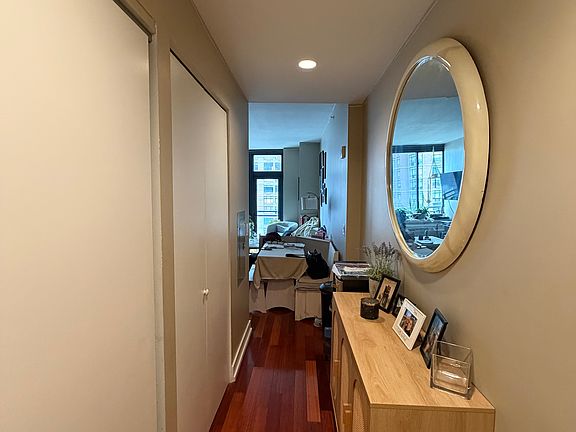 4th image of 389 Washington St APT 18D
