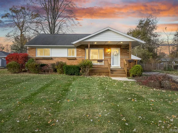 3855 Anoka Dr, Waterford, MI 48329