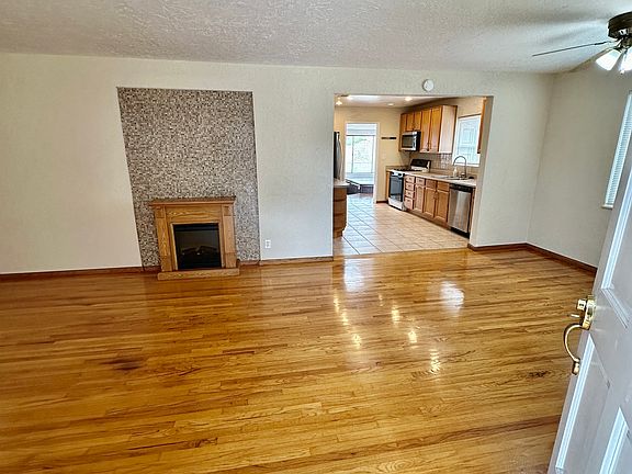 2nd image of 435 Vista Way