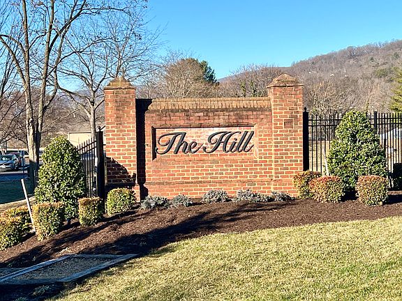 3rd image of 811 W Carrollton Ave #10