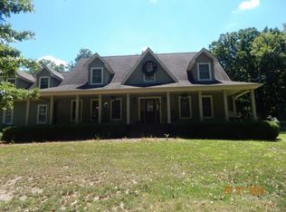 28 Pondview Dr, Middletown, NY 10941