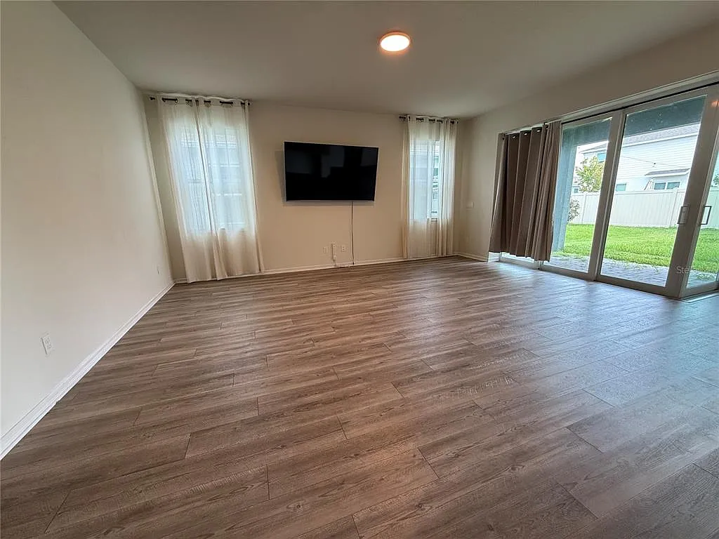 3 bed, 2.0 bath, 2041 sqft, $2,850 — Photo 3