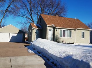 4 Pine Dr, Circle Pines, MN 55014