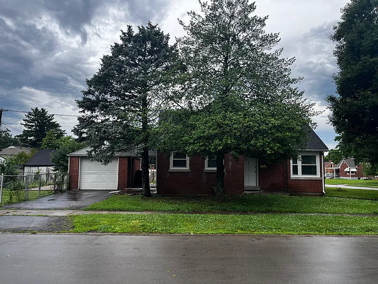 1030 McClain Dr — Photo 1
