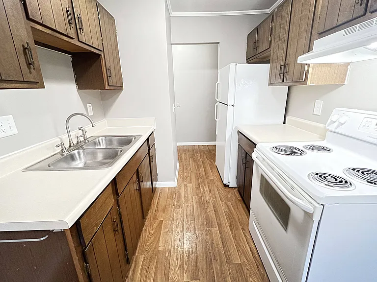 Sharondale Woods Apartments — Photo 19