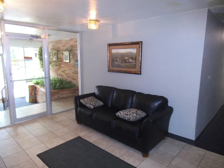 Sherlock Tower Apartments — Photo 5