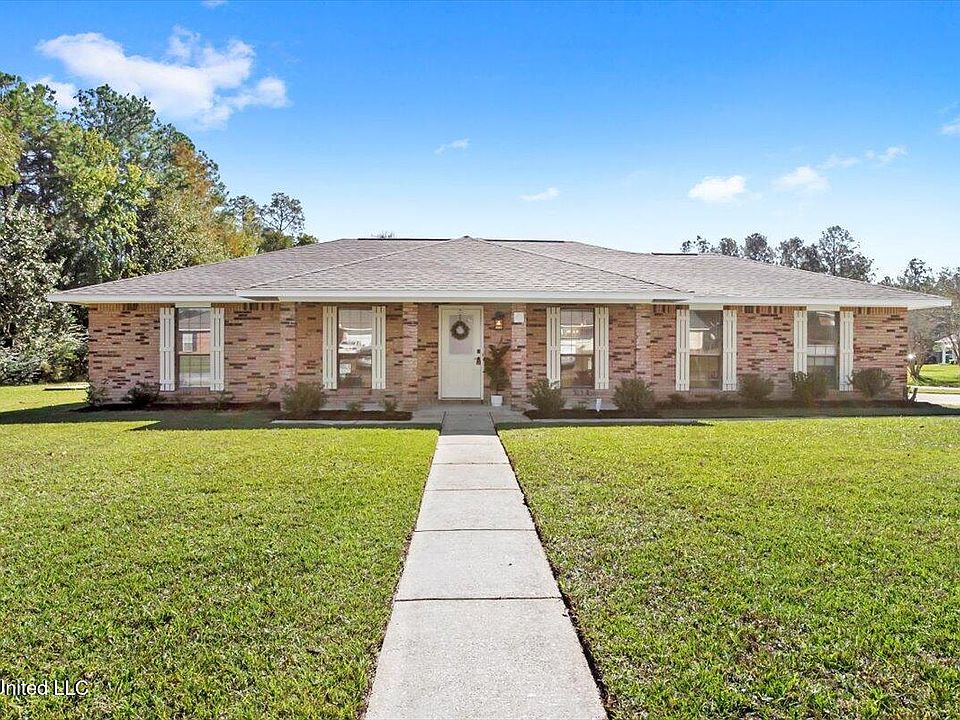 1st image of 4 Heatherwood Dr