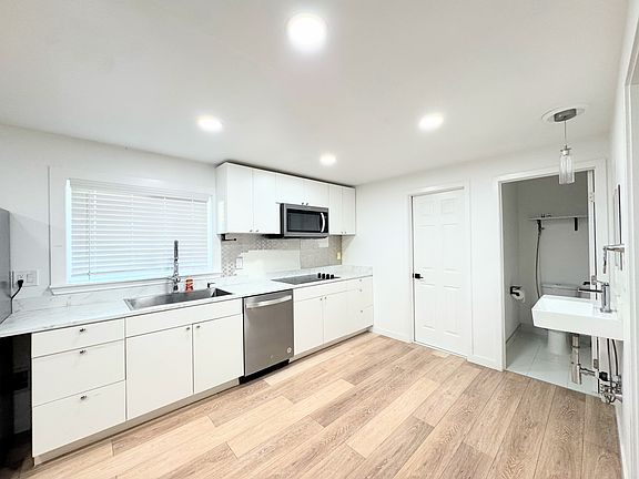 5th image of 5308 NE 4th St #2