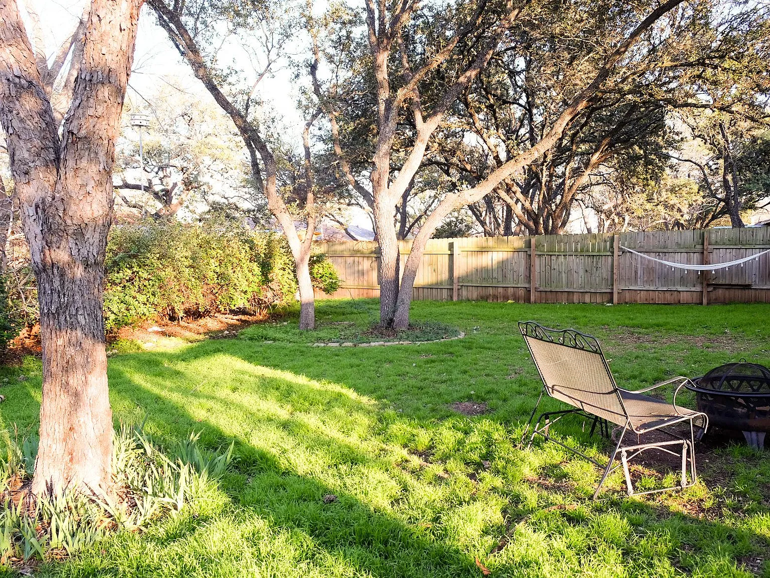 3 bed, 1.5 bath, 1026 sqft, $2,400 — Photo 2