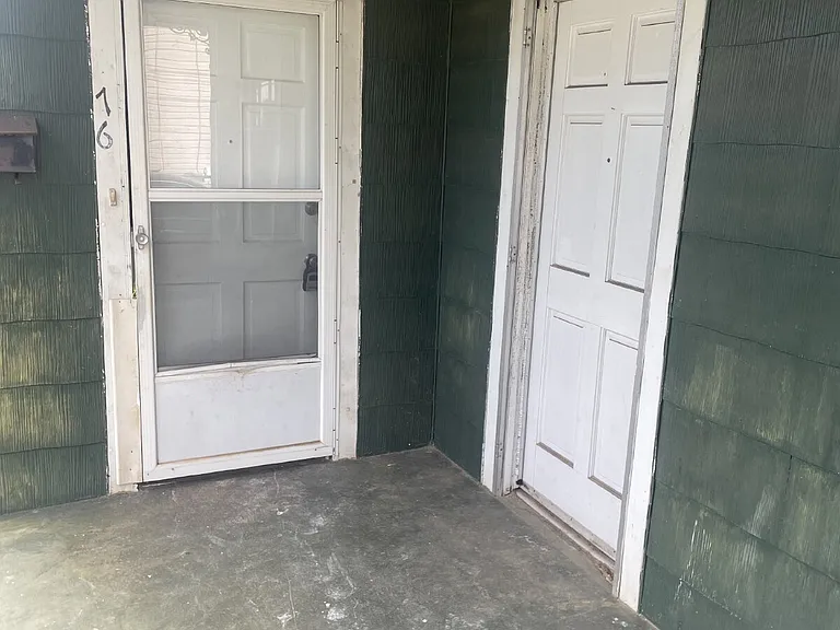 276 Finley St — Photo 4