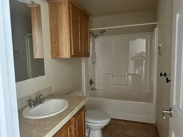 1004 L Way — Photo 7