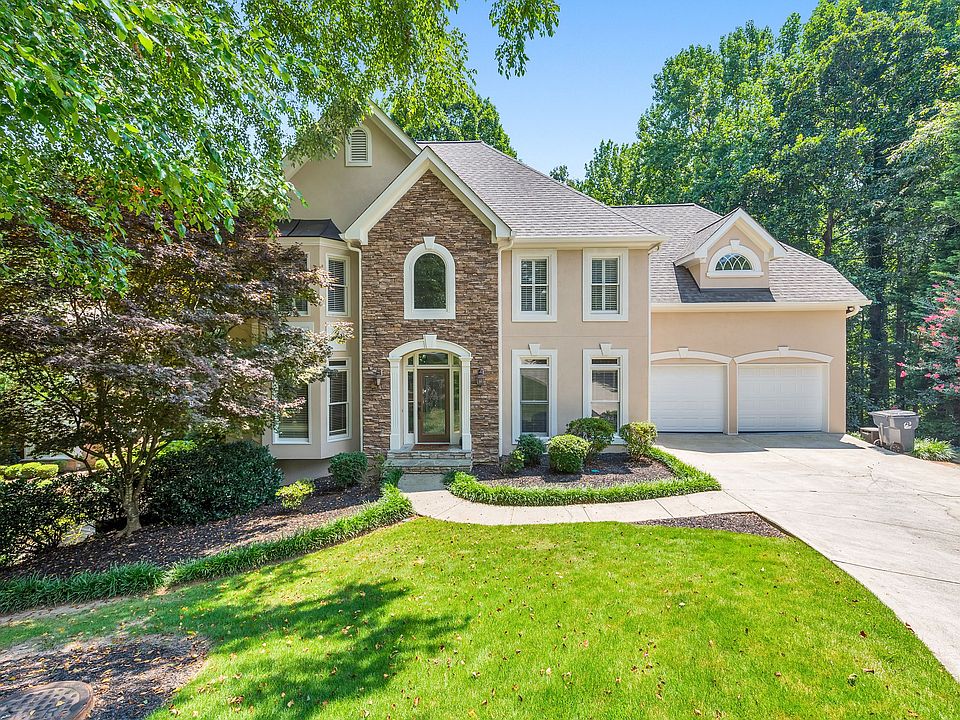 1st image of 3533 Claridge Dr NE