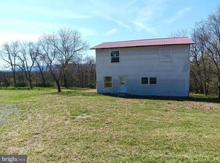 9432 Winchester Grade Rd, Berkeley Springs, WV 25411