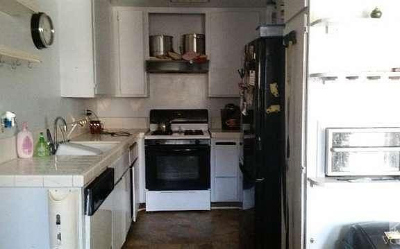5th image of 715 Thoreau Ln