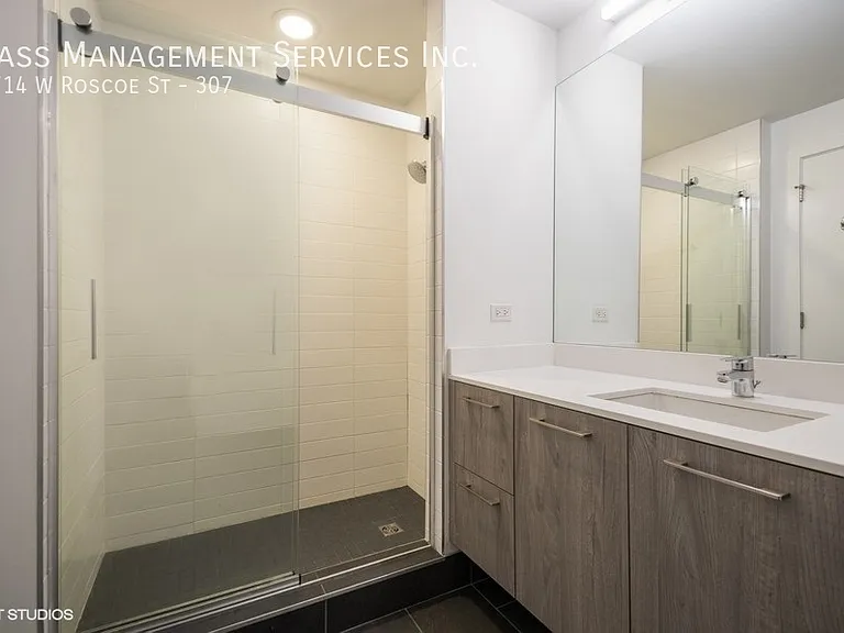Centrum Lakeview — Photo 27