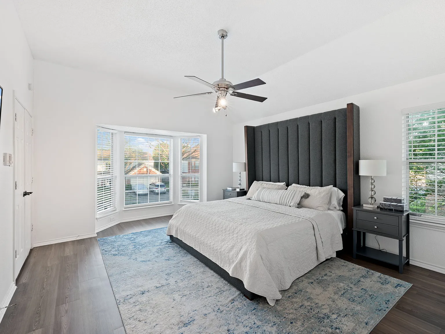 4 bed, 2.5 bath, 2416 sqft, $6,500 — Photo 2