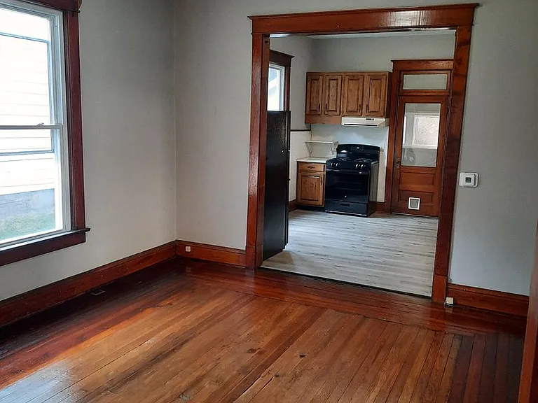 1615 Ferry St — Photo 10